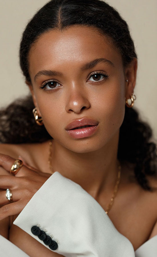 Amie Bangura<br /><span class="model-data-overview">EU 169cm | US 5′ 5.5”</span>