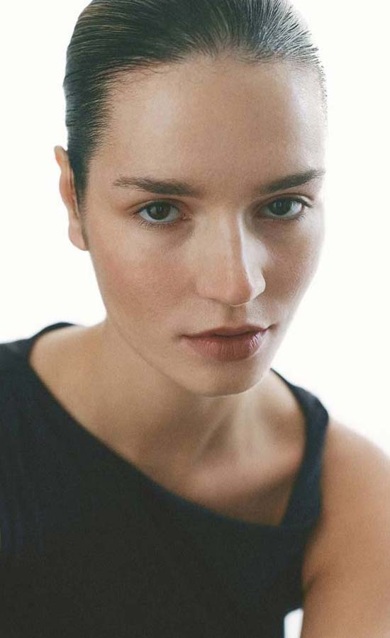 Eva Ziborova<br /><span class="model-data-overview">EU 180 cm | US 5’11”</span>