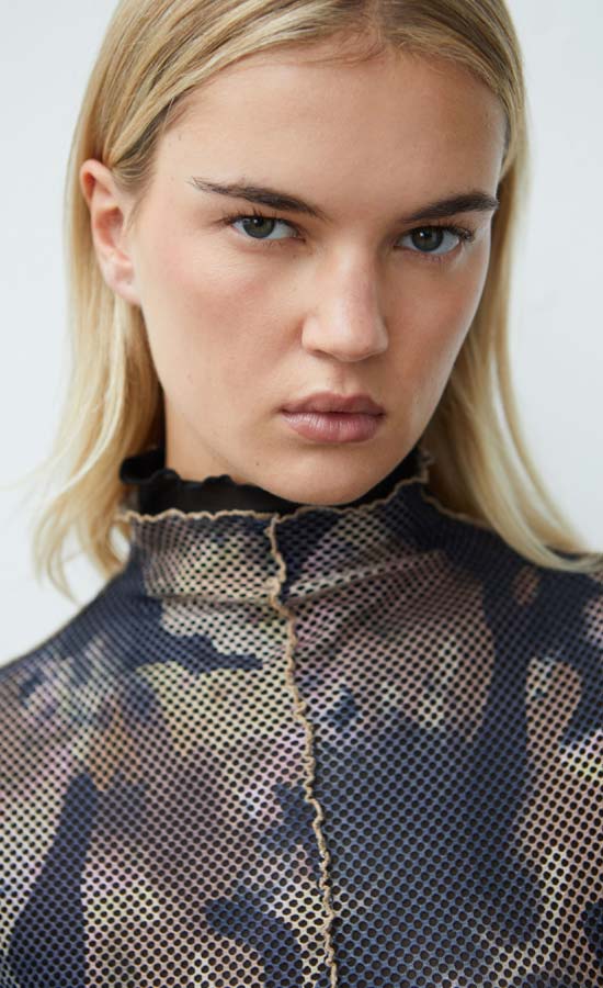 Jess Hope<br /><span class="model-data-overview">EU 175cm | US 5′ 8.5”</span>