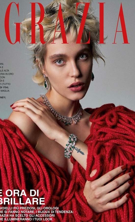 Julia Knoll<br /><span class="model-data-overview">EU 175cm | US 5′ 8.5”</span>