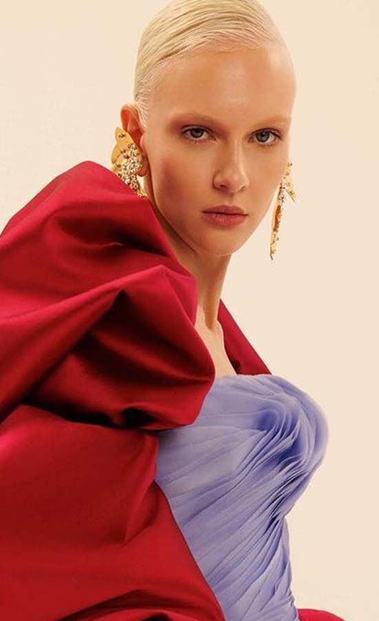 Kate Khramova<br /><span class="model-data-overview">EU 178cm | US 5′ 10.5”</span>