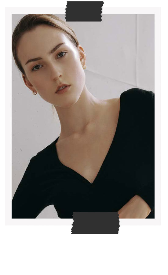 Mia Kaup<br /><span class="model-data-overview">EU 180cm | US 5′ 11“</span>