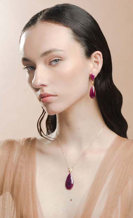 Yuliana Duarte<br /><span class="model-data-overview">EU 179cm | US 5′ 10.5“</span>