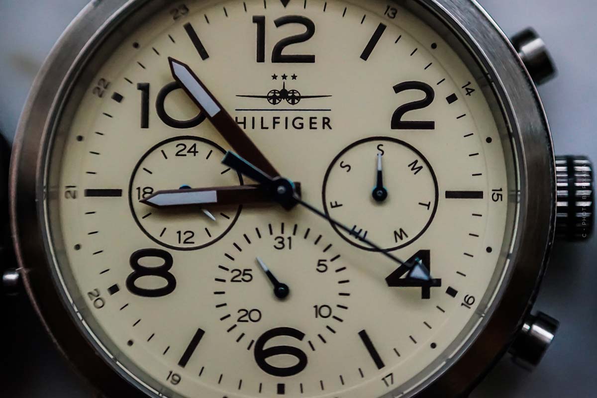 hilfiger-tommy-uhr-schmuck-kleidung-luxus-accessoires-bekleidung