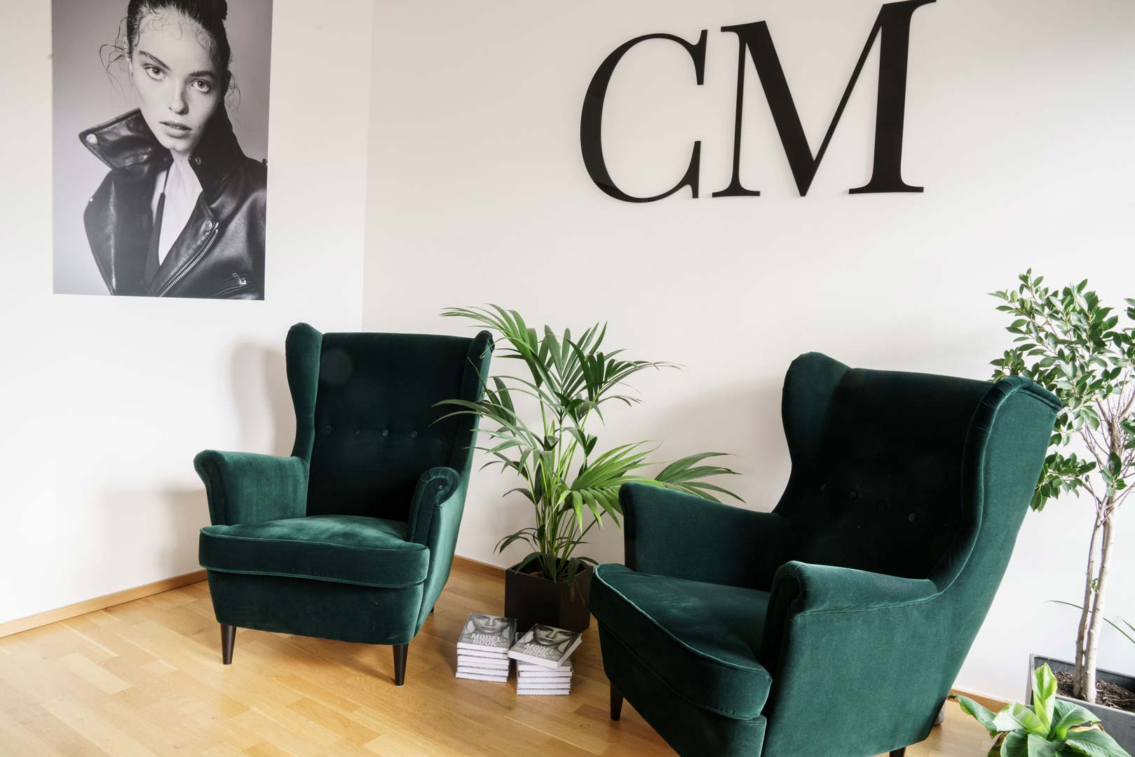 Time zone calculator: Berlin, London, Paris, Milan, New York, Los Angeles, Tokyo modeling-agency-office-germany-cozy-meeting-area-best-top-agencies-cm