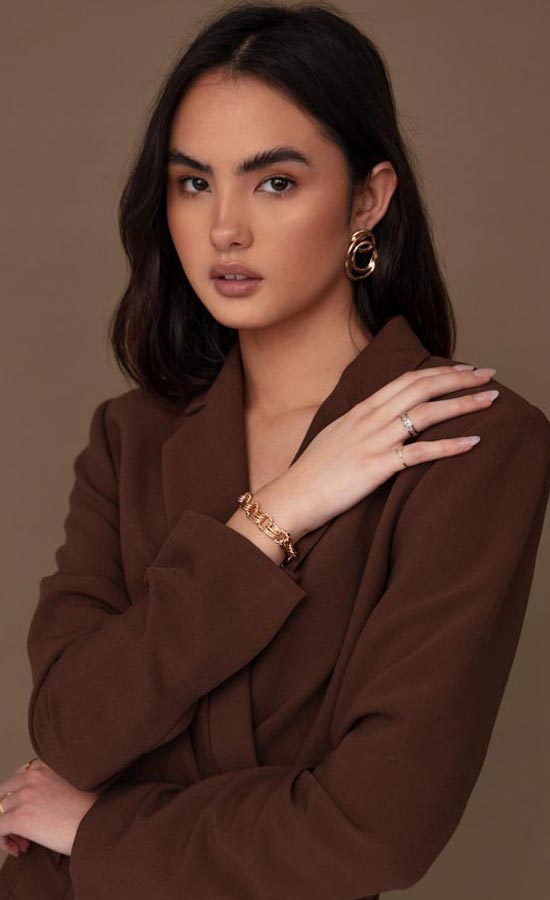 Samantha Whippey<br /><span class="model-data-overview">EU 168cm | US 5′ 6“</span>