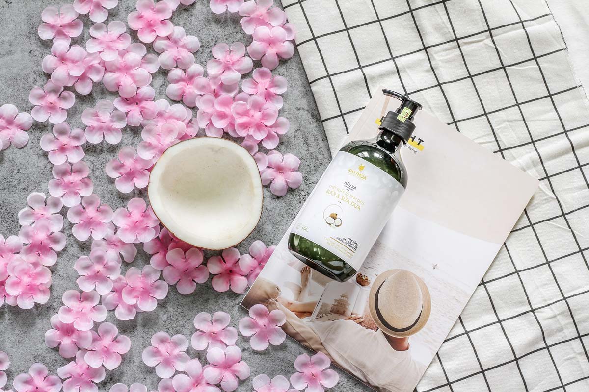 shampoo-blumen-blueten-rosa-kokos-schale-tischdecke