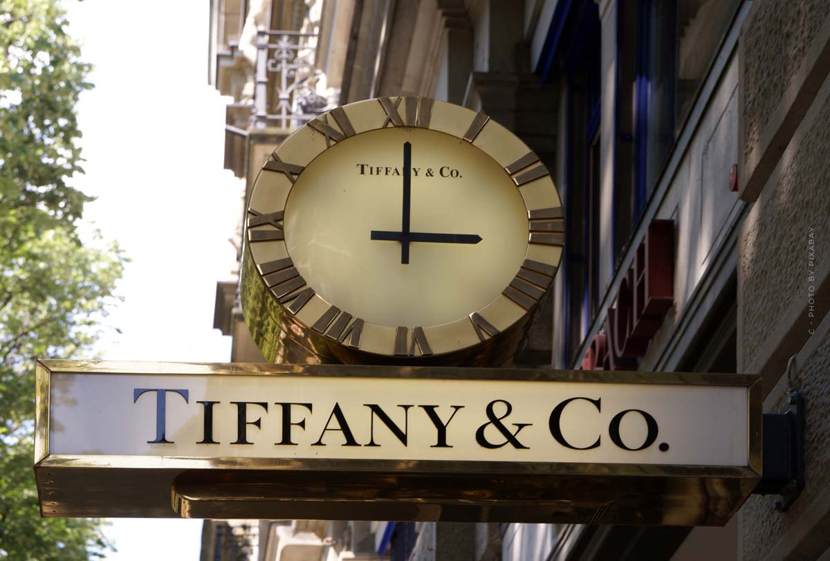 tiffany-videos-uhr-zurüch-zeiger-brau