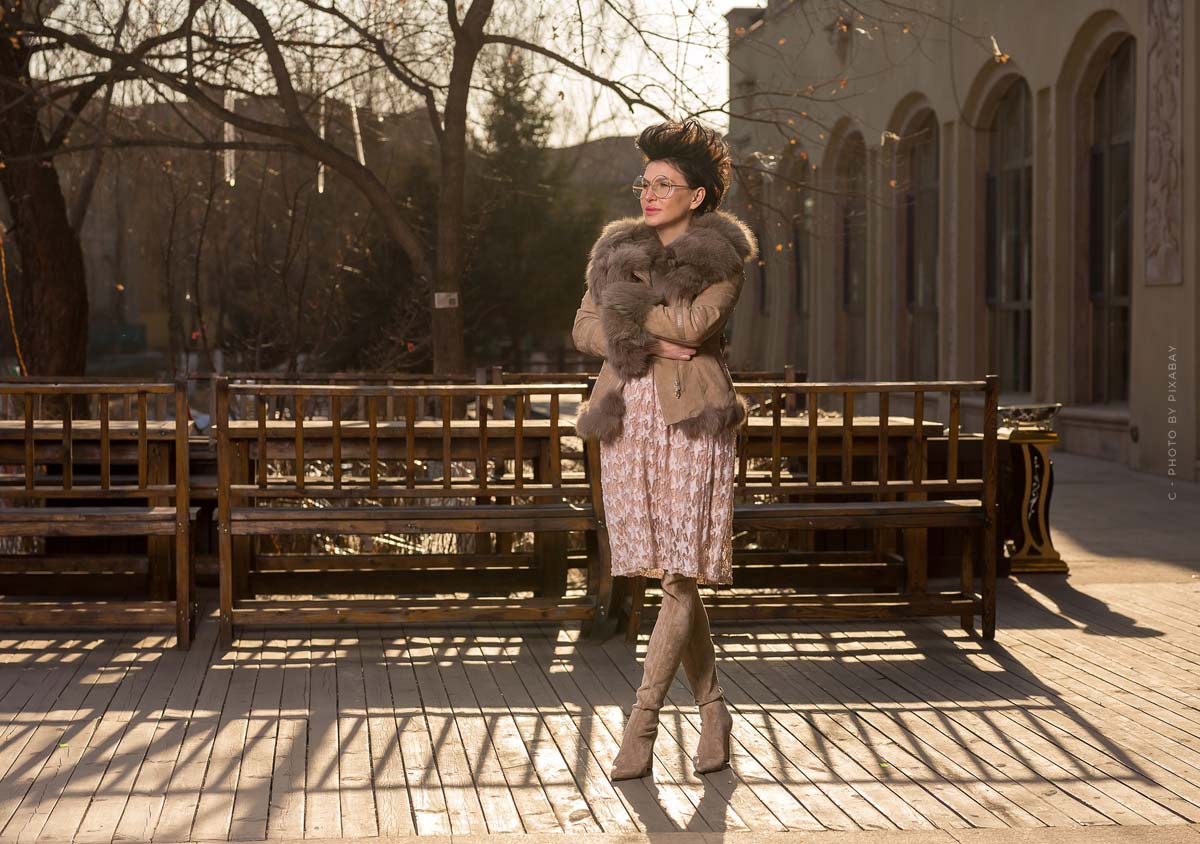 Vetements: brand, hoodies, shirts, ... to sneakers - fashion for VIP's Vetements-Frau-Designer-Mode-Luxusmarke-Paris-Kleid-jacke